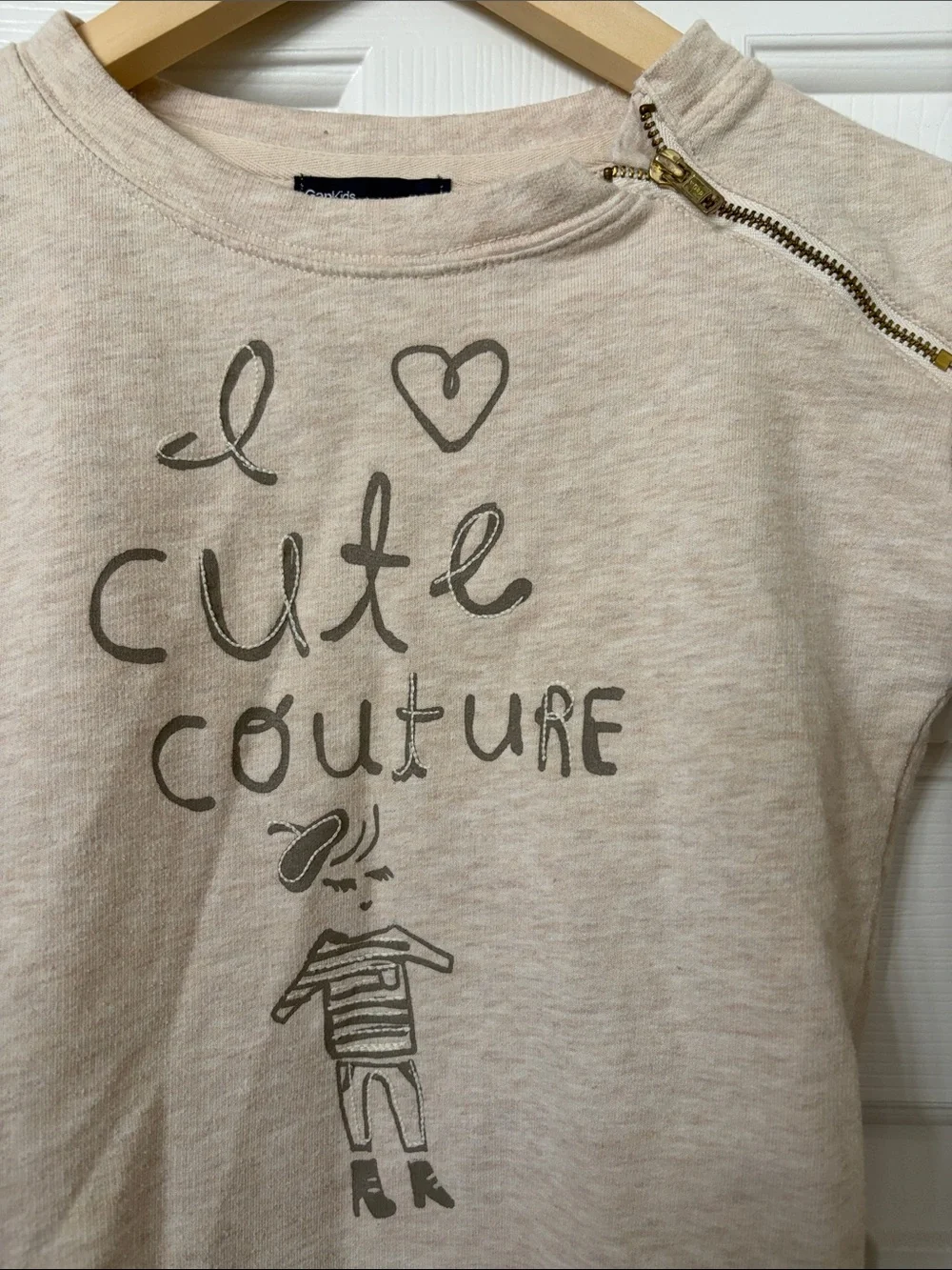 GAP Cream Long Sleeve Tee with Gray Graphic and Gold Shoulder Zip